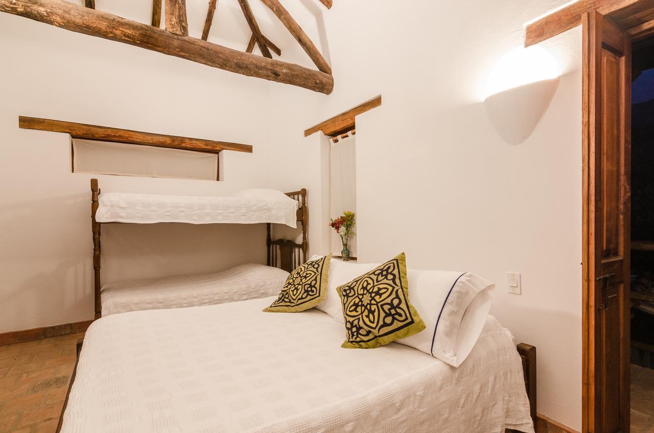 Hostal Casa Del Arte Robles Luaran gambar